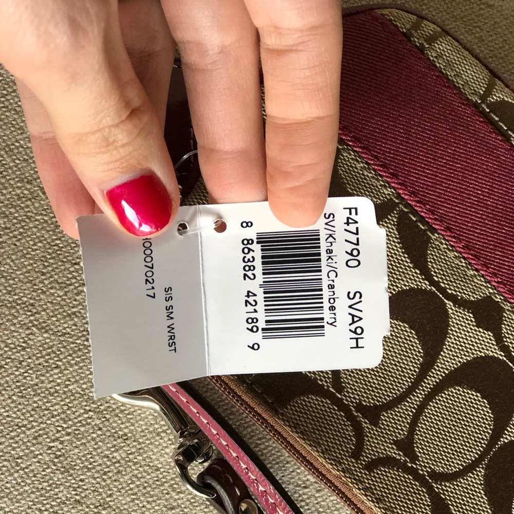 Coach wristlet - Picture 8 of 8